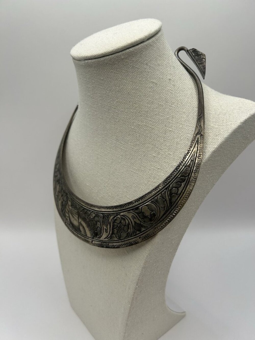 Vintage Tribal Ceremonial Etched Collar Necklace Bird Motif Silver Tone Boho - Picture 7 of 15